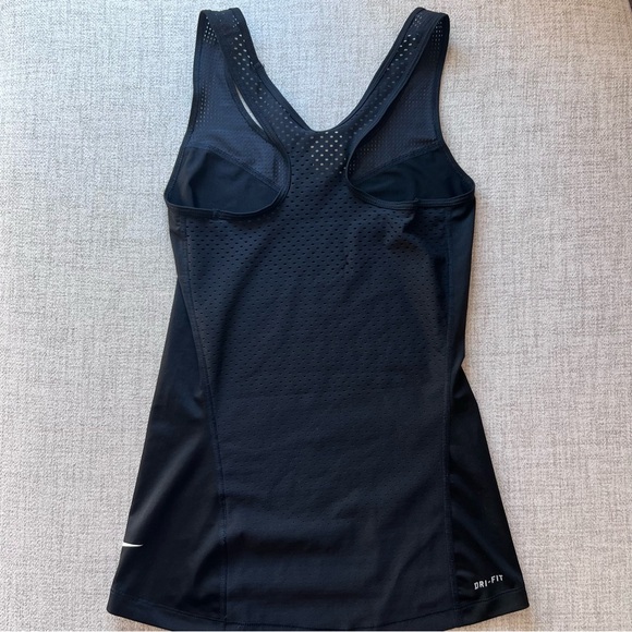 Nike Pro Performance Tank - Picture 2 of 5
